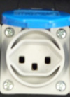 Polzahl: 3 (L,N +PE) Nennspannung / -strom: 230V / 16A vorgesehene Absicherung: 16 Ampère - - - Bemerkungen: Zu erkennen an den 3 rechteckigen Polen!