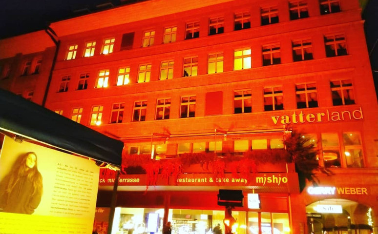 Fassadenbeleuchtung Bärenplatz Bern im Rahmen der Orange Days