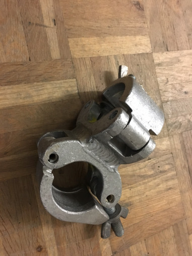 Coupler 90&deg; fix, 300Kg 