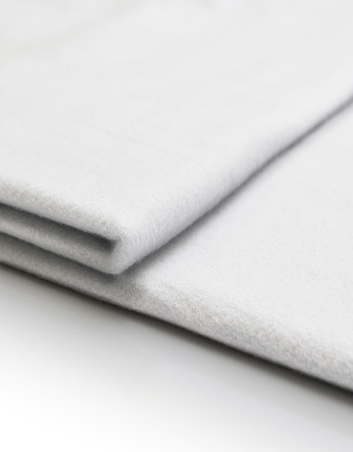 Bühnenmolton lfm, 3m breit, weiss, beidseitig gerauht, 300g/m2, flammhemmend