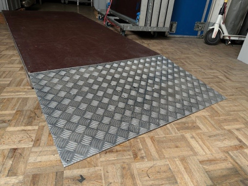 Alu-Bodenrampe, 60 x 100cm, Riffelblech, silber